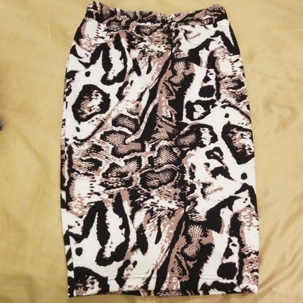 Skirt - Picture 2 of 2